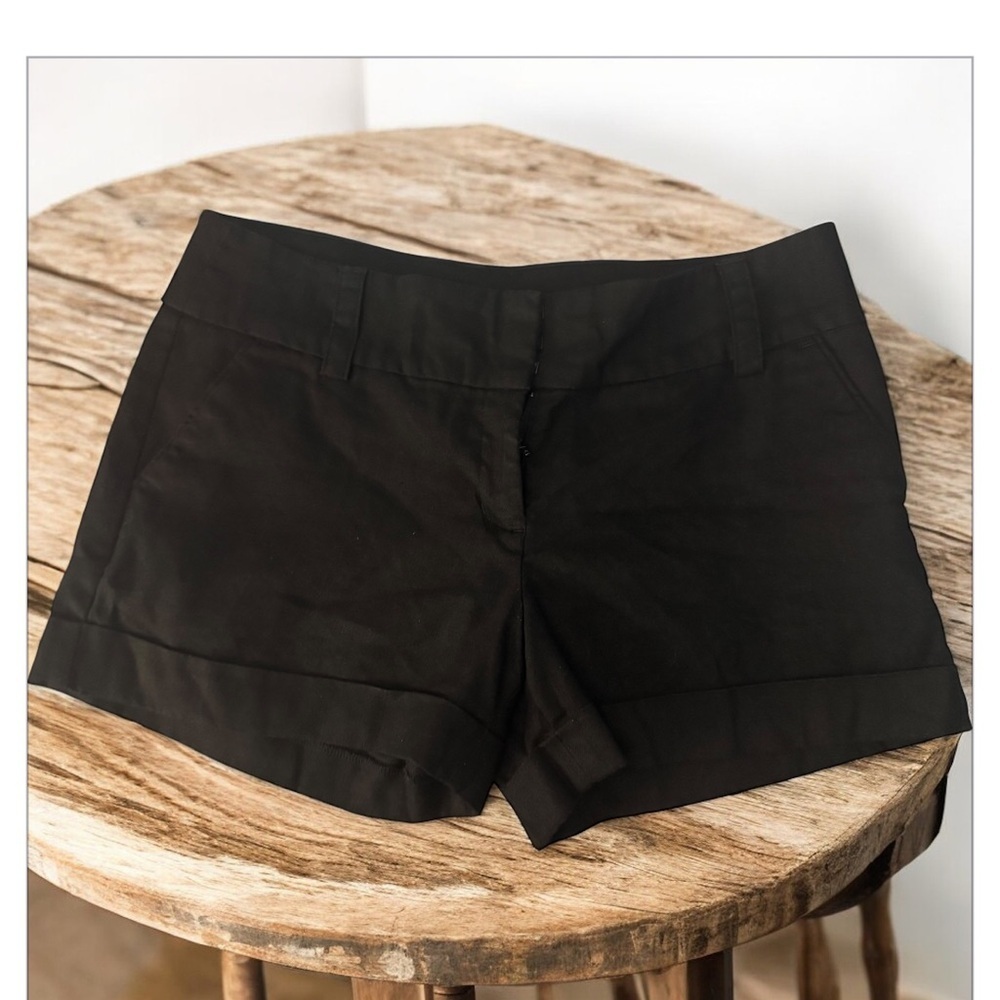 Express Black Women's Bermudas Mid Rise Stretch size 6 2pairs for one price - Picture 2 of 8